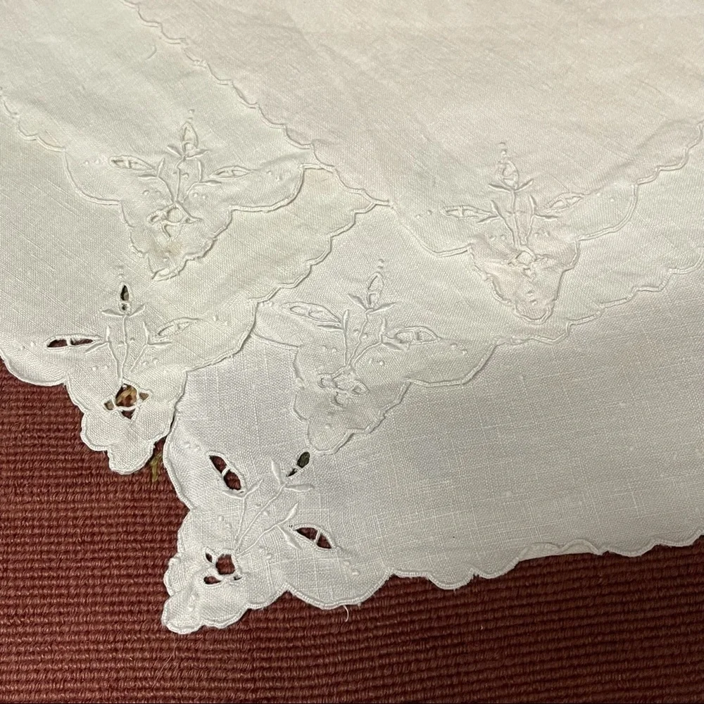 Floral Embroidered Ecru Linen Table Napkins Set of 5 Mid Century Napkins 1950s
